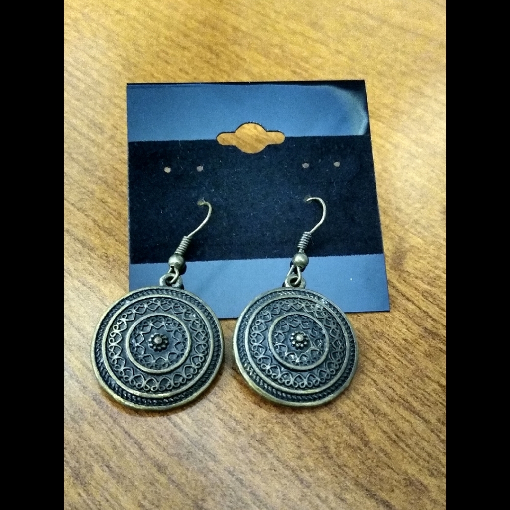 🌻5 for $20 Bronze medallion earrings